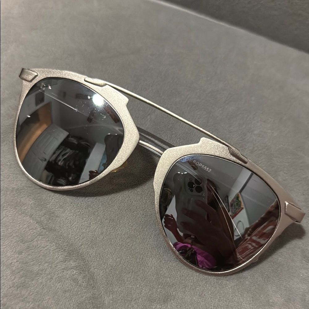 Stylish Metallic Sunglasses EXCELLENT CONDITION Dark Frames Womens Glasses